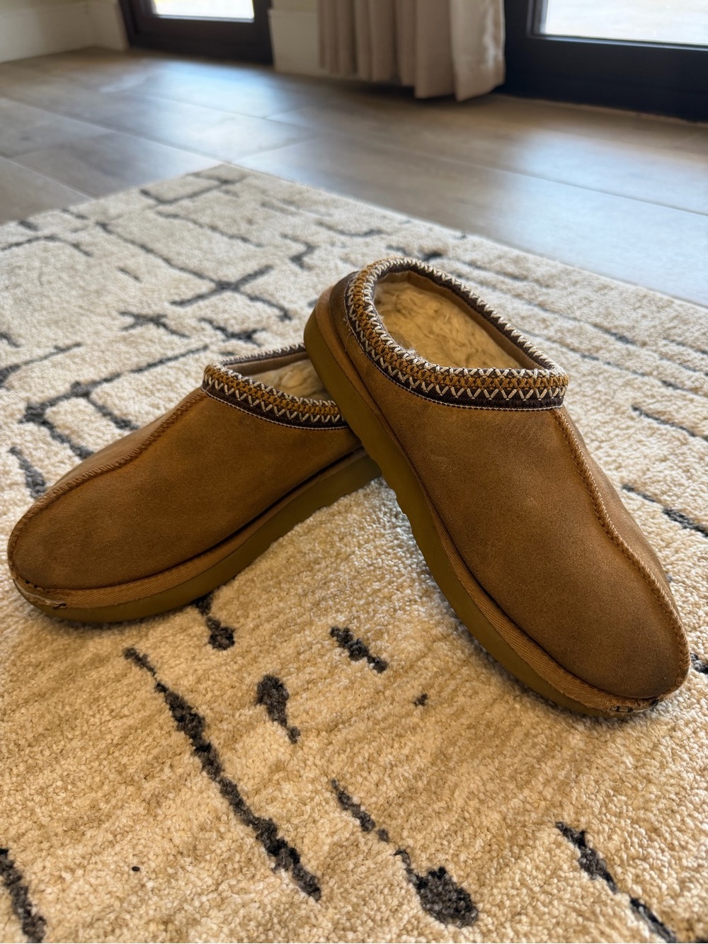Classic UGG Tasmin Slippers